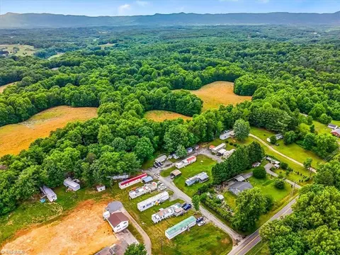 109 Sheets Park Ln, Mount Airy, NC 27030