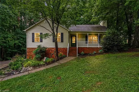 431 Lakecrest Dr, Kernersville, NC 27284