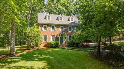 1018 Viewmont Dr, Asheboro, NC 27205