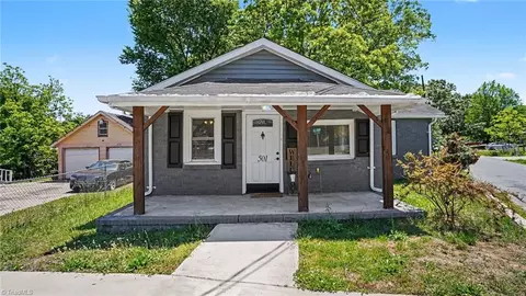 501 Apple St, Burlington, NC 27217