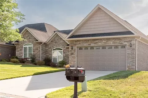 121 Greystone Ln, Mount Airy, NC 27030