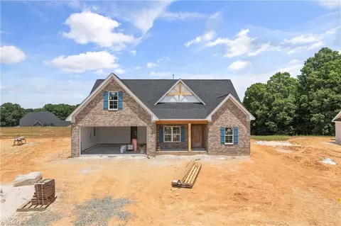228 Avian Ln, Winston Salem, NC 27127