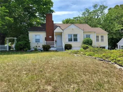 1716 Brookwood Dr, Winston Salem, NC 27106