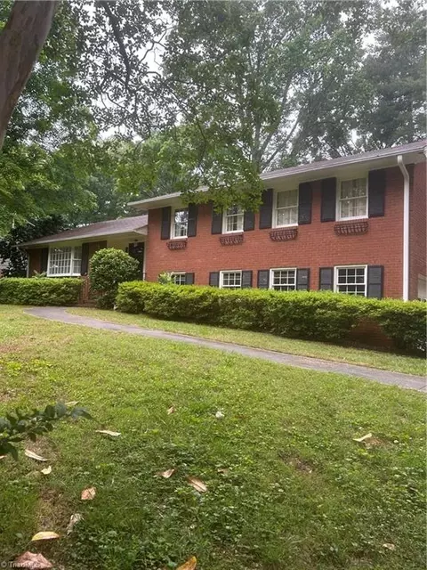 3030 Prytania Rd, Winston Salem, NC 27106