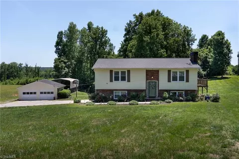1744 R Chipman Dr, Yadkinville, NC 27055