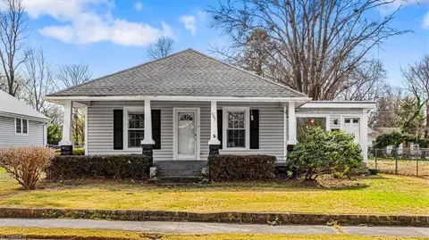 607 Thomas St, Reidsville, NC 27320