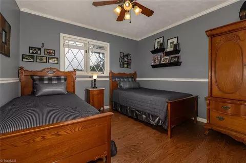 Bedroom - 1335 Shingle Gap Rd, Purlear, NC 28665 photo 5 of 6