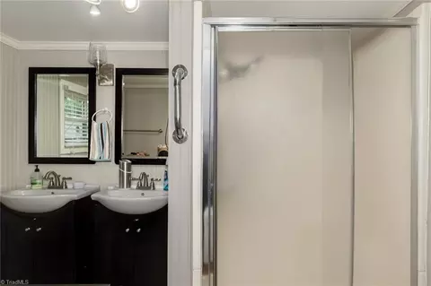 Bath - 1335 Shingle Gap Rd, Purlear, NC 28665 photo 6 of 6