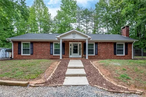 6404 Walnut Cove Rd, Walkertown, NC 27051