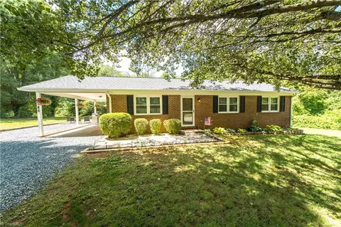 2186 Vienna Dozier Rd, Pfafftown, NC 27040