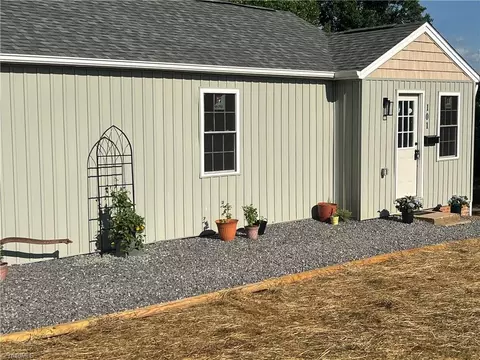 101 Pine St, Jonesville, NC 28642