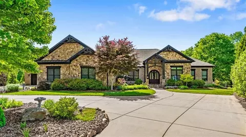 7313 Autumn Lake Dr, Summerfield, NC 27358