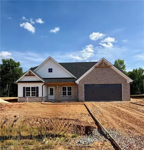 377 Enclave Dr, Clemmons, NC 27012