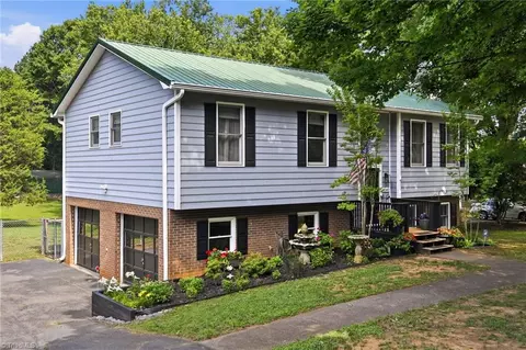 4540 Oakwood Cir, Winston Salem, NC 27106