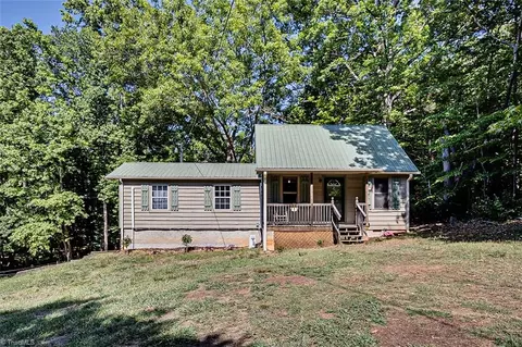 6620 Clyde King Rd, Seagrove, NC 27341