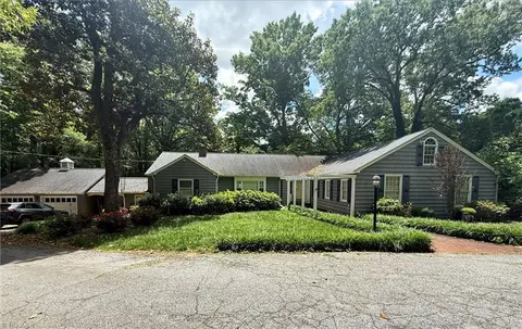 521 Buckingham Rd, Winston Salem, NC 27104