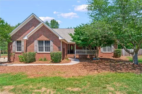 6417 Cape Wedgewood Cir, Browns Summit, NC 27214