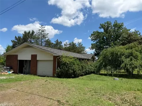 5200 Harvey Rd, Jamestown, NC 27282
