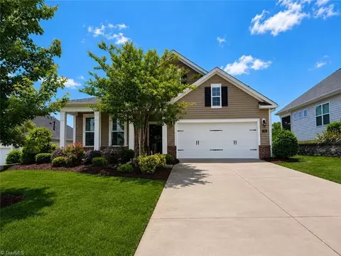 5026 Garnet Hill Dr, Clemmons, NC 27012