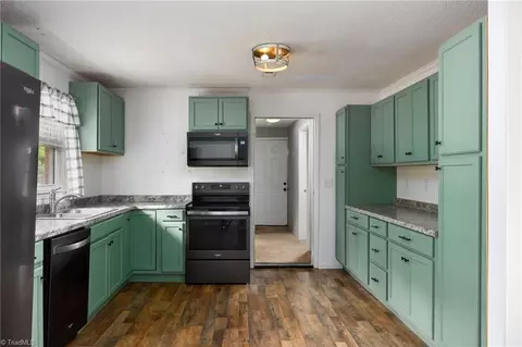 Kitchen - 4950 Fairview Ct, Trinity, NC 27370 photo 2 of 3