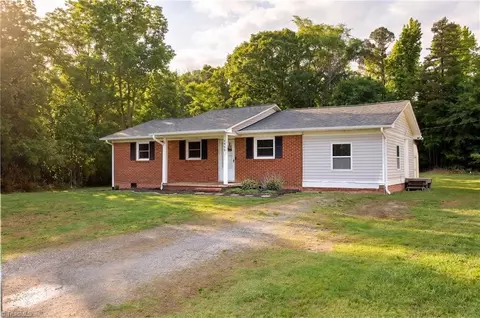 Exterior - 4950 Fairview Ct, Trinity, NC 27370 photo 2 of 5