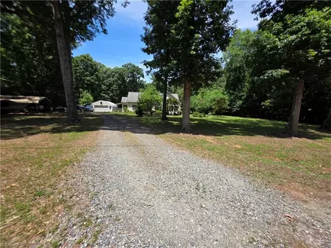 1547 Riverwood Dr, Lexington, NC 27292