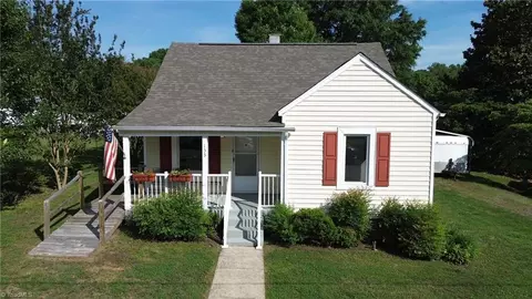 153 Green St, Mount Airy, NC 27030