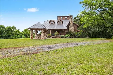 1413 Mission Rd, Danbury, NC 27016