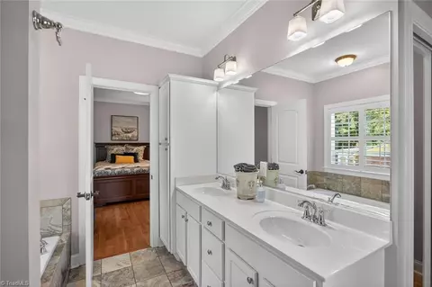 Bath - 6975 Kenbridge Dr, Clemmons, NC 27012 photo 2 of 6