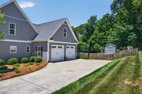 Exterior - 6975 Kenbridge Dr, Clemmons, NC 27012 photo 6 of 8