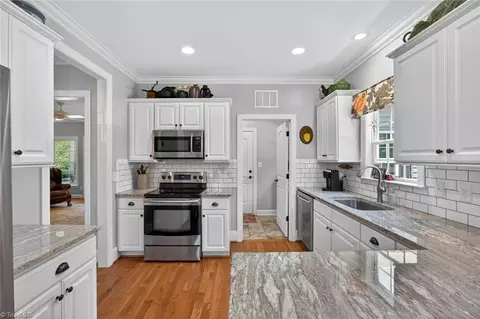 Kitchen - 6975 Kenbridge Dr, Clemmons, NC 27012 photo 2 of 4