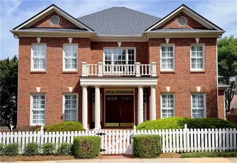 19 Thimbleberry Sq, Greensboro, NC 27455