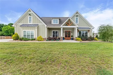 148 Dyna Dr, Lexington, NC 27295