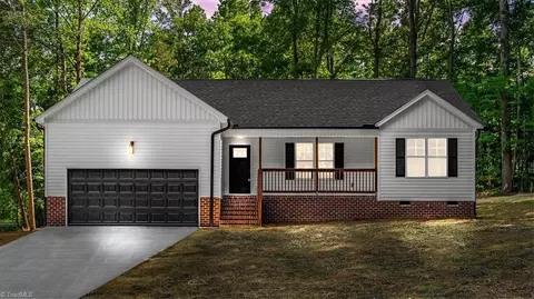4007 Village Dr, Trinity, NC 27370