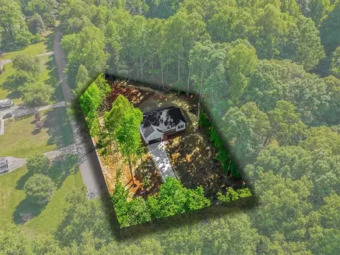 View/Area - 4007 Village Dr, Trinity, NC 27370 photo 2 of 8