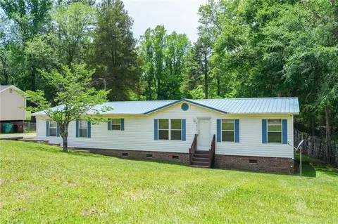 3679 Meadowbrook Dr, Trinity, NC 27370