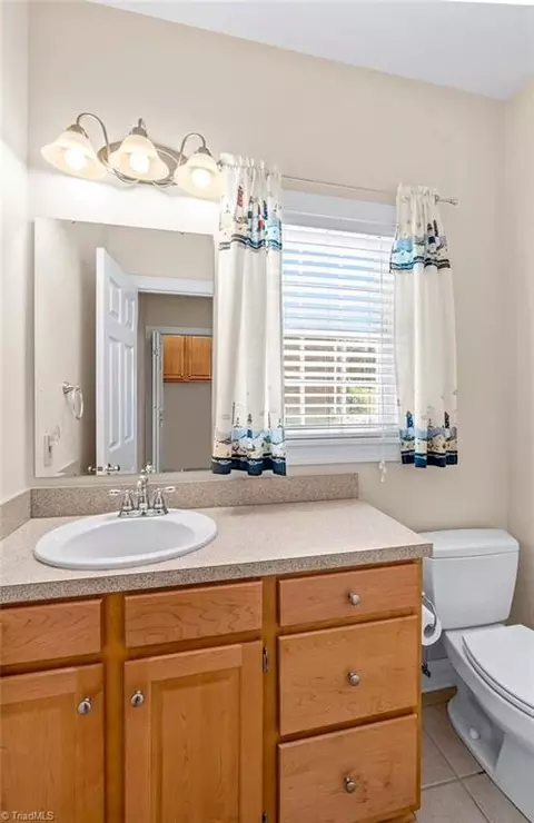 Bath - 101 Devonshire Ln, Salisbury, NC 28146 photo 1 of 5