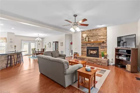 Living - 101 Devonshire Ln, Salisbury, NC 28146 photo 1 of 2