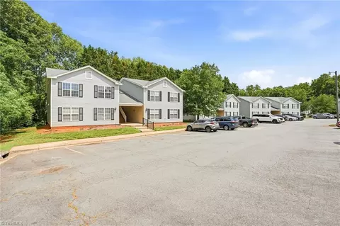 15 Meadowood Glen Way #C, Greensboro, NC 27409