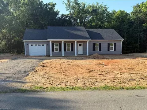 106 Meta Breeze Ln, Mocksville, NC 27028