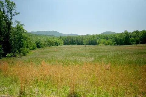 2 Morrison Rd, Morganton, NC 28655