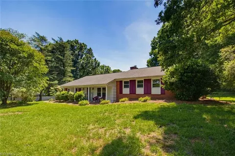 3462 Stimpson Dr, Pfafftown, NC 27040
