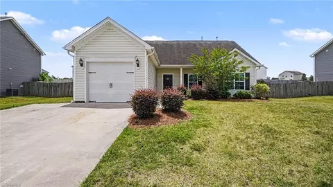 634 Meadowtop Cir, Burlington, NC 27217