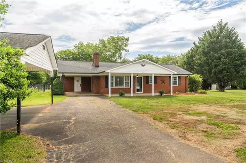 1427 Reeves Mill Rd, Mount Airy, NC 27030