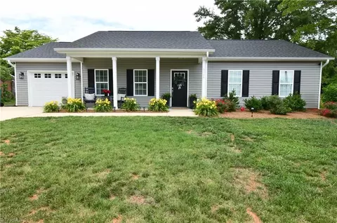 5785 Marty Ln, Clemmons, NC 27012
