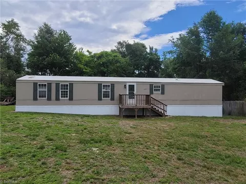 157 College Village Dr, Eden, NC 27288