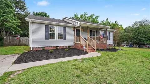 809 Carolina Ave, Thomasville, NC 27360