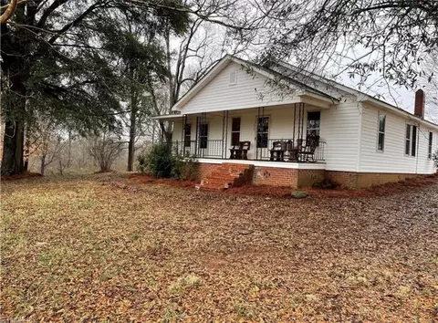 1028 Gladstone Rd, Mocksville, NC 27028
