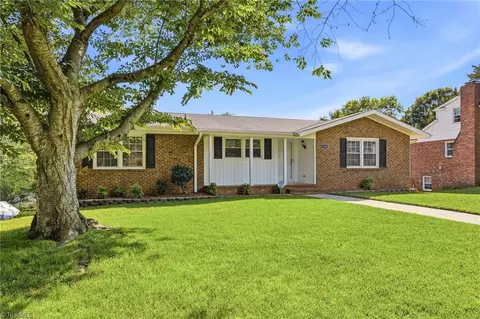 2760 Edinberg Dr, Winston Salem, NC 27103