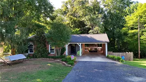 488 Shoals Rd, Pinnacle, NC 27043